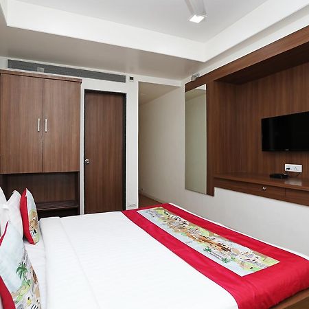 Oyo 10672 Hotel Riviera Nashik Exterior photo