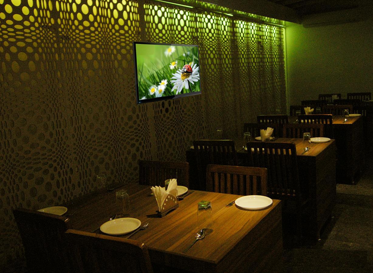 Oyo 10672 Hotel Riviera Nashik Exterior photo
